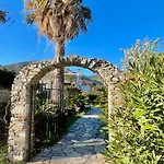 Scenic Coastal Getaway アパート Porto Lafia