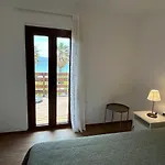 Scenic Coastal Getaway דירה *