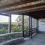Scenic Coastal Getaway * Porto Lafia