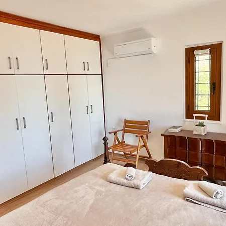 Scenic Coastal Getaway Apartament Porto Lafia