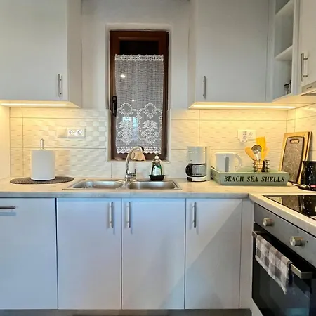 Scenic Coastal Getaway Apartament Porto Lafia