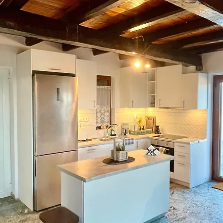 Scenic Coastal Getaway * Porto Lafia