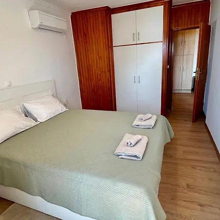 Scenic Coastal Getaway Apartament
