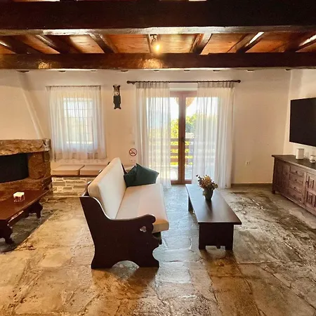 Scenic Coastal Getaway * Porto Lafia