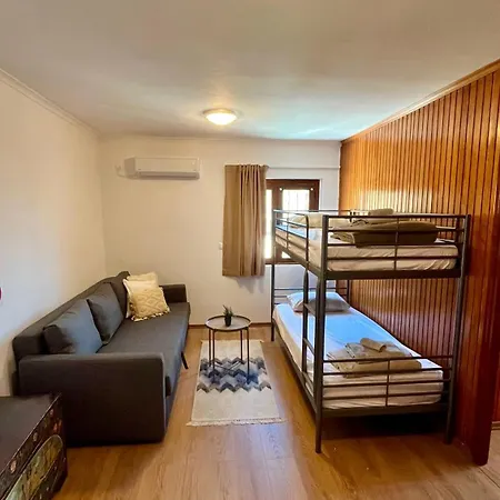 Scenic Coastal Getaway Апартаменты *