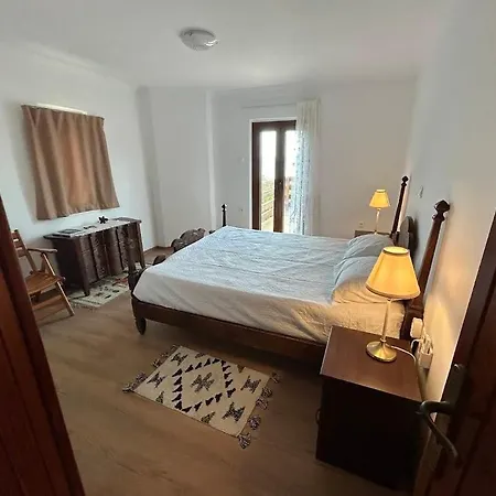 Scenic Coastal Getaway * Porto Lafia