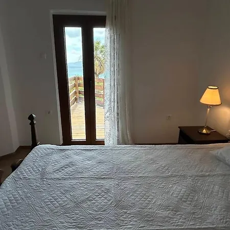 Scenic Coastal Getaway Апартаменты