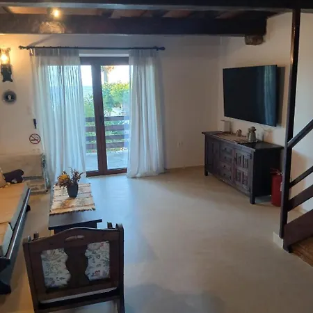 Scenic Coastal Getaway * Porto Lafia